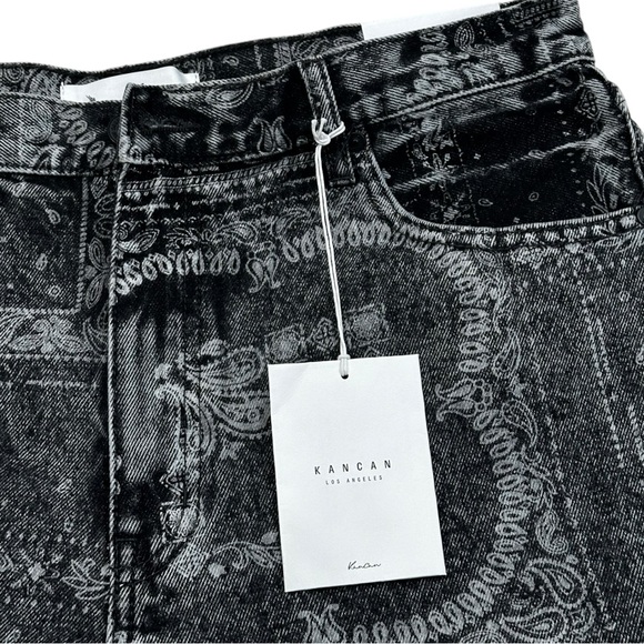 Kancan Black Bandana Print Jean Shorts - Size 13/30 - Picture 2 of 6